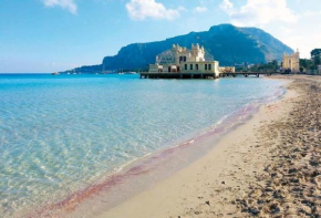 casa vacanze Mondello mare piscina CHIFEVI